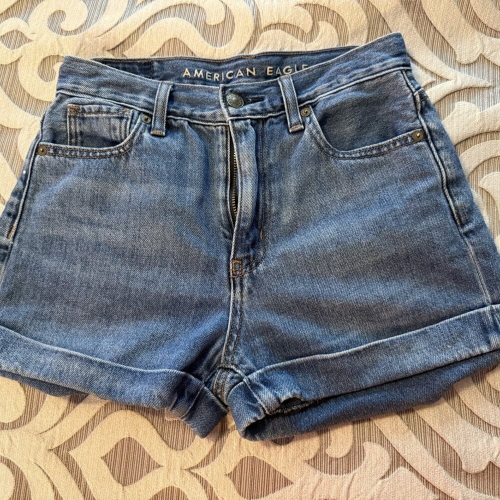 American Eagle Mom Jean Shorts Womens Size 00 Blue Denim Pockets Medium Wash EUC